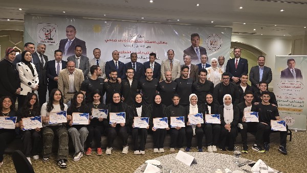 وزير الرياضة يكرم أبطال مصر في كرة السرعة