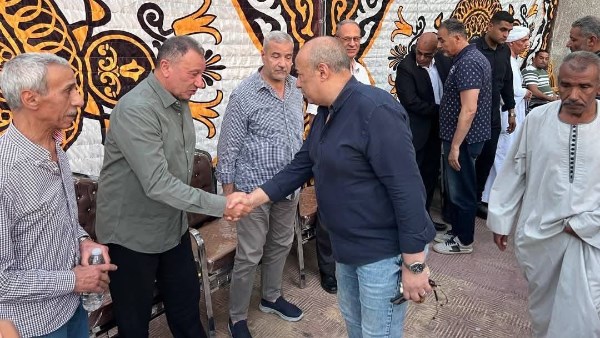 محمود الخطيب يتلقى العزاء 