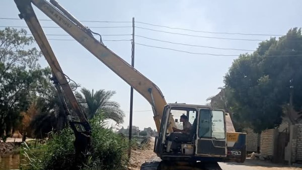 جانب من تطهير الترع