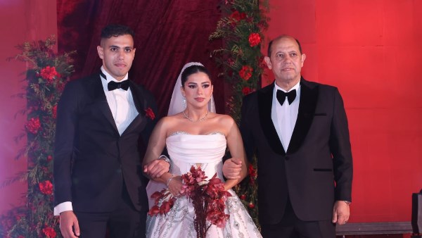 أحمد سليمان وكريمته وزوجها