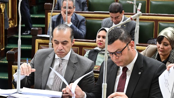 وزيري الشئون النيابية والإسكان