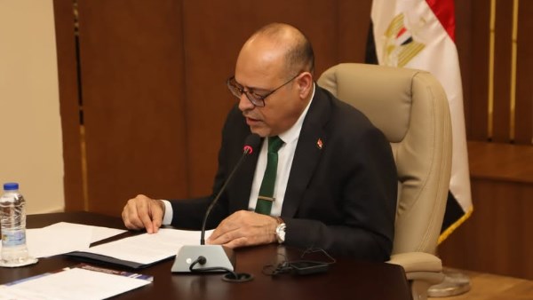  وزير العمل