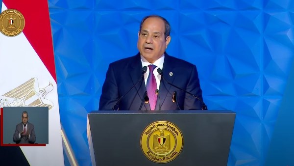 الرئيس السيسي: عمال مصر سطروا عبر التاريخ أروع نماذج العطاء وبنوا معالم الحضارة