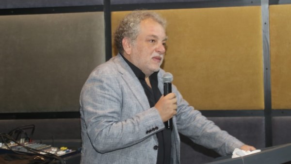 ادعوا له بالشفاء.. المخرج أشرف فايق يخضع لعملية تركيب دعامتين في القلب