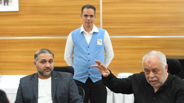 أشرف زكي: أدعو جميع الفنانين لزيارة مستشفى الناس للتعريف بها وإسعاد المرضي وأسرهم