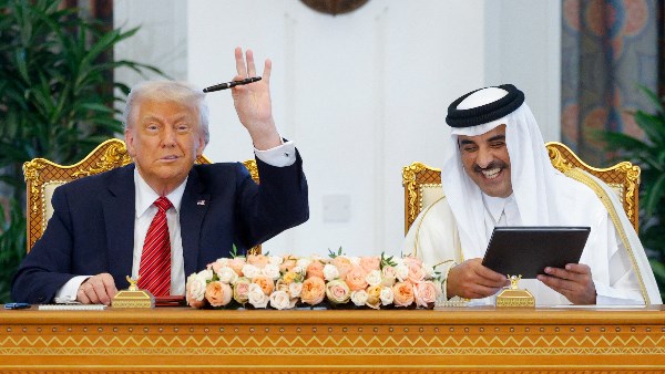 «قلم مونت بلانك وطائرة بـ400 مليون دولار ونمر».. هدايا فاخرة من قطر والسعودية لترامب خلال زيارته الخليجية