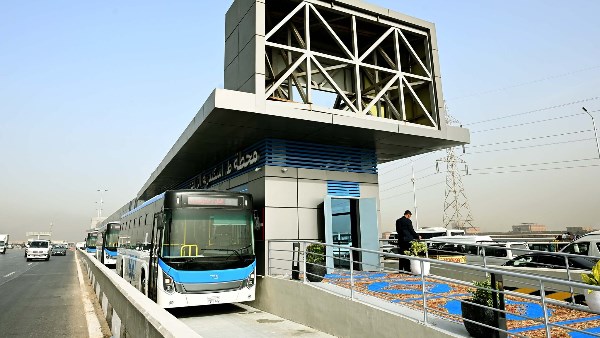 بدأ صباح اليوم الدكتور مصطفى مدبولي، رئيس مجلس الوزراء، جولة ميدانية جديدة، حيث توجه لمتابعة التشغيل