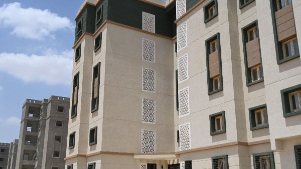 الإسكان: تنفيذ 3972 وحدة سكنية وتطوير المناطق الصناعية بالعاشر من رمضان