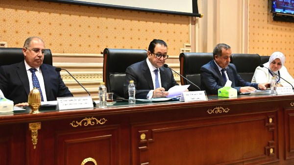 ناقشت لجنة النقل والمواصلات بمجلس النواب برئاسة النائب علاء عابد، خلال اجتماعها اليوم، مشروع القانون