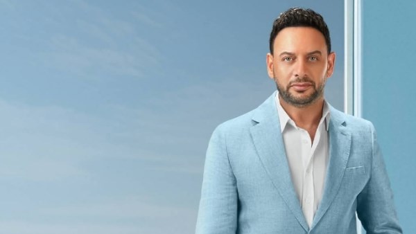الفنان مصطفى قمر