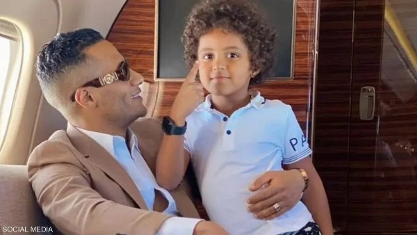 محمد رمضان وابنه - صورة أرشيفية 