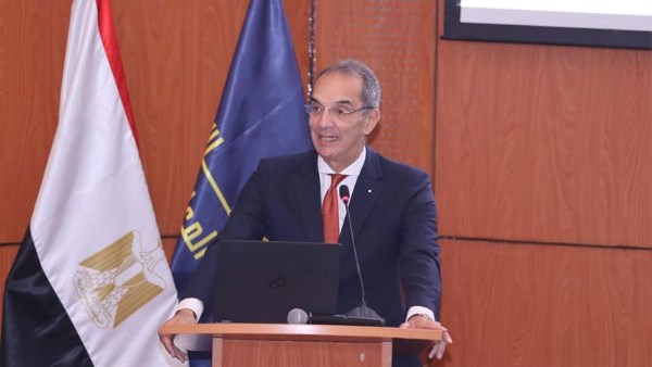 الدكتور عمرو طلعت وزير الاتصالات