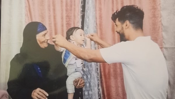 الراحل إبراهيم شيكا ووالدته 