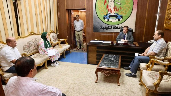 خلال لقائه بالمواطنين خلال لقائه بالمواطنين