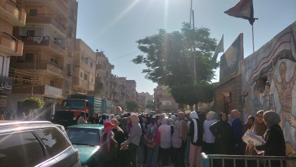 جانب من دخول الطلبة للمدارس