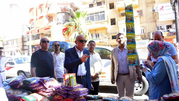 محافظ الأقصر يتفقد شوارع المدينة 