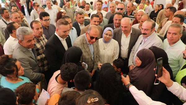 محافظ المنيا يوجه بصرف اعانات عاجلة لحالات انسانية