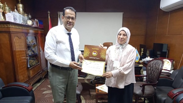 حسن يكرم أخصائية صحافه وإعلام 