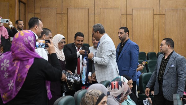 لقاء المحافظ والحجاج