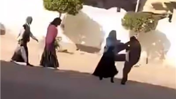 ضرب طالبتين بالبحيرة 