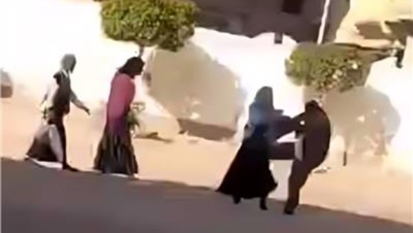ضرب طالبتين بالبحيرة 