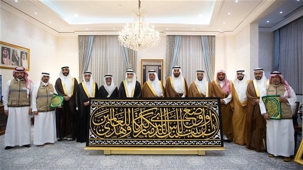 سدنة بيت الله الحرام يتسلمون كسوة الكعبة الجديدة سدنة بيت الله الحرام يتسلمون كسوة الكعبة الجديدة