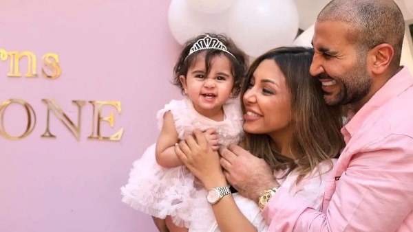 أحمد سعد وزوجته وابنته 