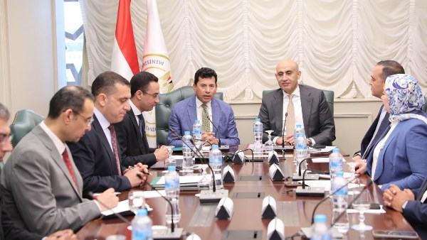 الرياضة والتعليم تبحثان إطلاق دوري المدارس