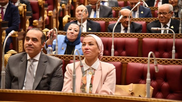  وزيرة البيئة