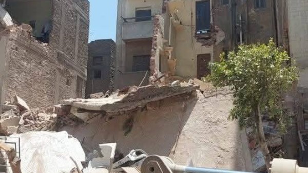 العقار المنهار