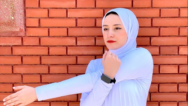 كاميرا في «غرفة المحجبات».. خبيرة تغذية رياضية تتعرض للتصوير بدون علمها داخل بمركز تجميل