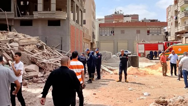 «البيت بقي كوم تراب».. انهيار منزل قديم مكون من 3 طوابق بدكرنس
