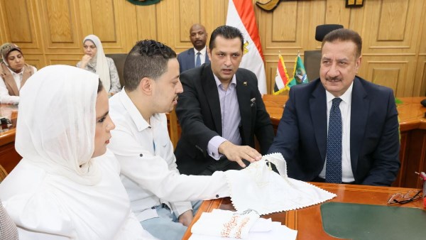 جبر بخاطرهم.. محافظ المنوفية وكيلاً لعروسة يتيمة من مؤسسة تربية البنات بشبين الكوم جبر بخاطرهم.. محافظ المنوفية وكيلاً لعروسة يتيمة من مؤسسة تربية البنات بشبين الكوم