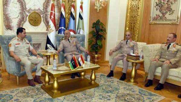 رئيس الأركان يلتقي نظيره بـ الجيش الوطني الليبى