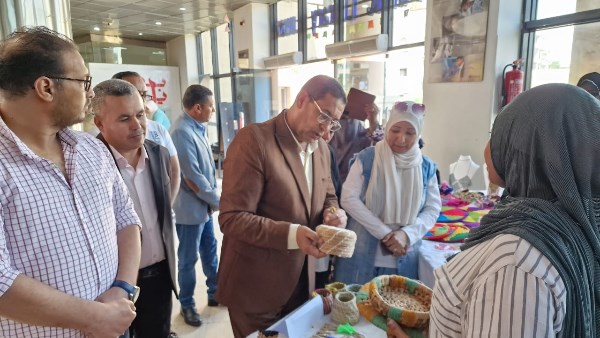 افتتاح معرض بدائل البلاستيك بالاقصر 