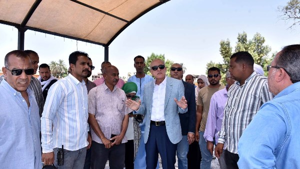 محافظ الأقصر يتفقد اعمال تطوير كورنيش النيل 