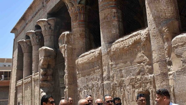 محافظ الأقصر يتفقد اعمال التطوير بمعبد إسنا 
