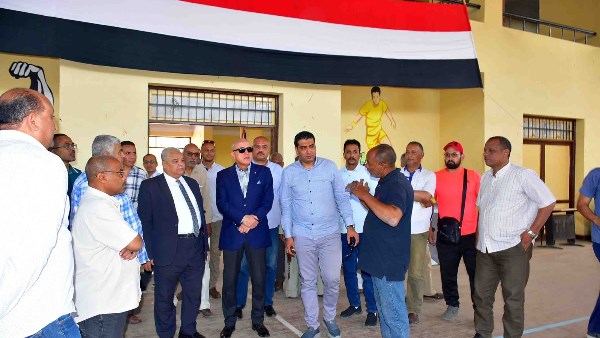 محافظ الأقصر يتفقد صالة الألعاب الرياضية باسنا 