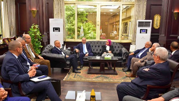 محافظ الأقصر يستقبل وفد البنك الزراعي المصرى 