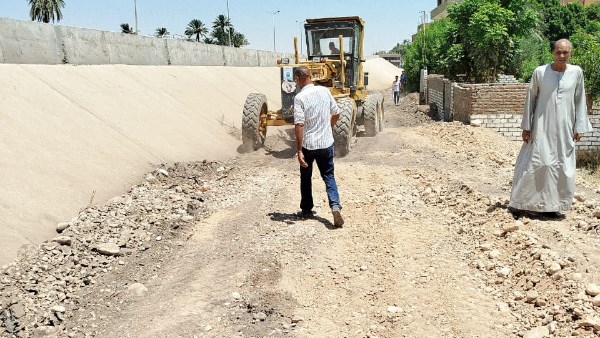 رفع كفاءة الطرق بمركز الزينية شمال الاقصر 
