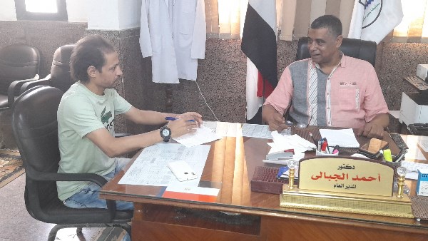 محرر بصراحة خلال لقاء مدير مديرية الطب البيطري ببني سويف 