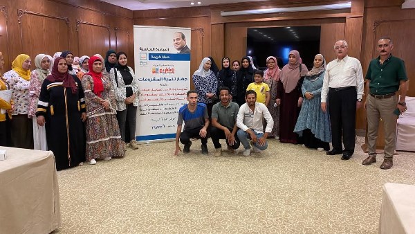 محافظ المنيا يدعم المشروعات الصغيرة محافظ المنيا يدعم المشروعات الصغيرة