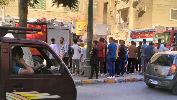 السيطرة علي حريق بإحدى المحلات التجارية بالمنيا