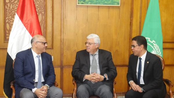 محافظ القليوبية يستقبل وزير التعليم العالي والبحث العلمي 