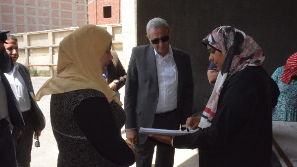 محافظ الغربية خلال جولته محافظ الغربية خلال جولته