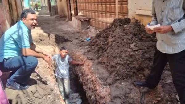 إصلاح ماسورة مياة بعزبة حشيشيه 