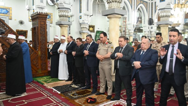 الآلاف يؤدون صلاة العيد بدمنهور الآلاف يؤدون صلاة العيد بدمنهور