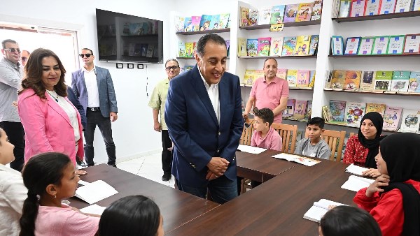 رئيس الوزراء يتفقد مشروع كتابك الثقافي بزاوية صقر رئيس الوزراء يتفقد مشروع كتابك الثقافي بزاوية صقر