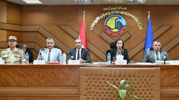 محافظ البحيرة تتابع ملفات تقنين الاراضي الزراعيه 