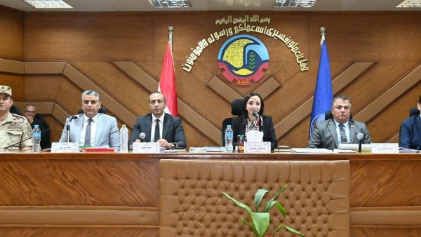 محافظ البحيرة تستعرض موقف الخطة الاستثمارية